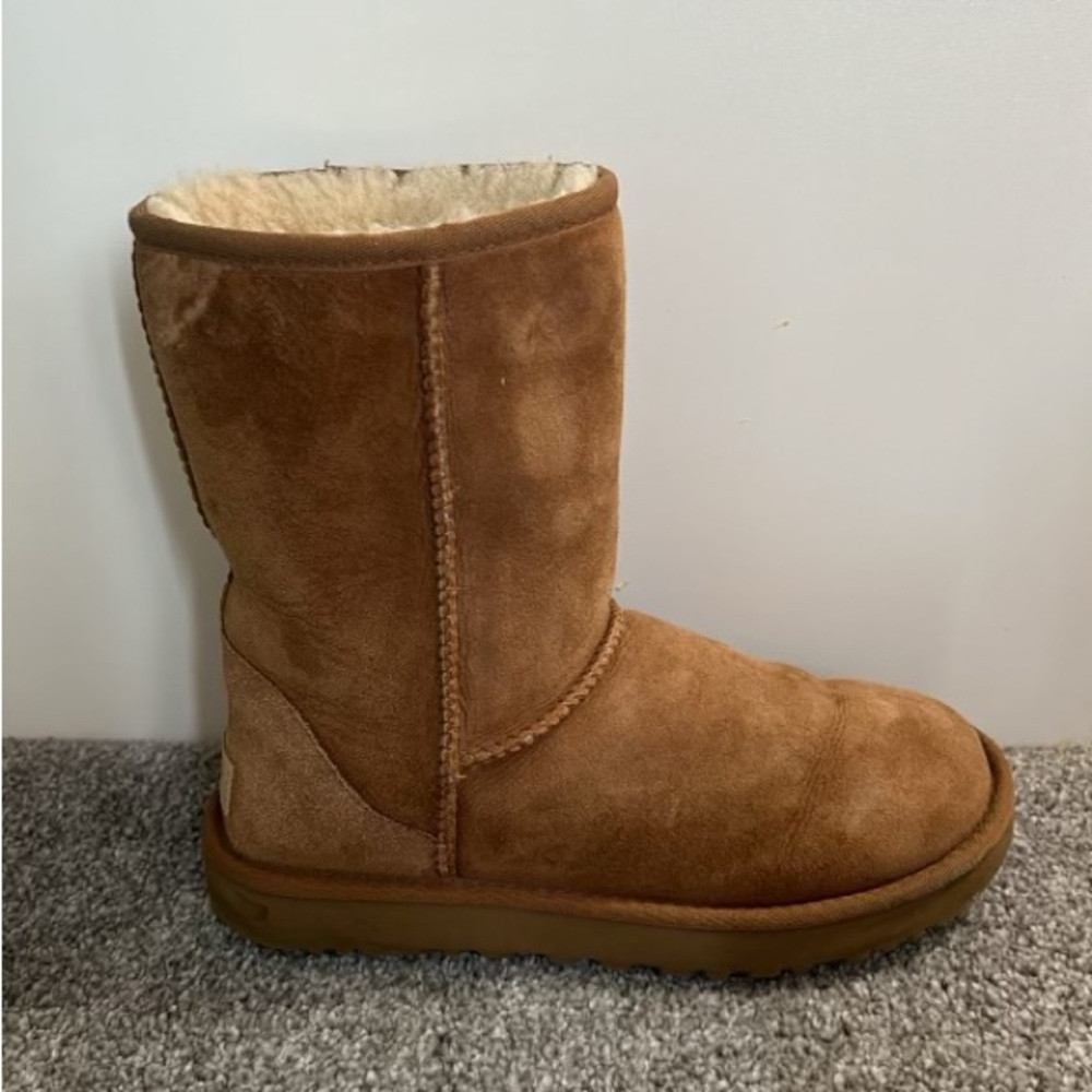 UGG